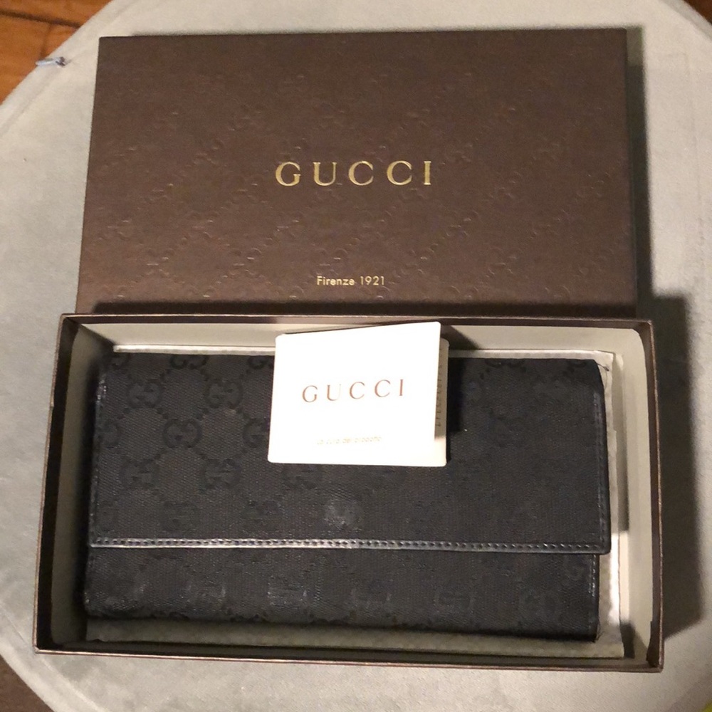 Auth Pre-loved Gucci Canvas Trifold long wallet (black)